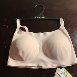 New with tags size M Calvin Klein pink lightly lined bralette